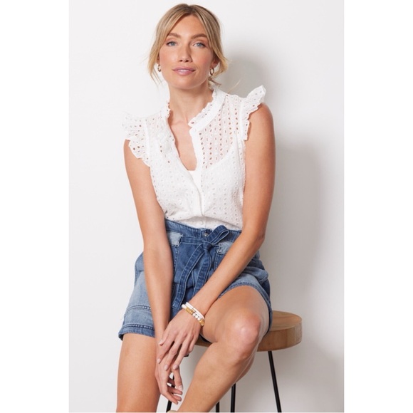 Evereve Calista Eyelet Button Down Blouse Size M - Picture 1 of 7